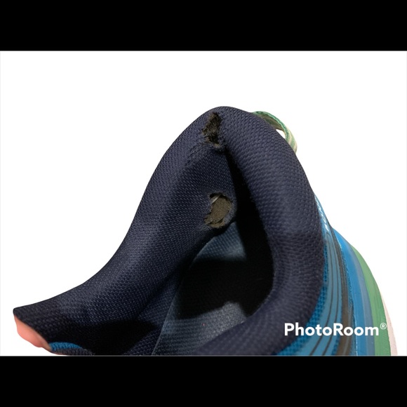 Hoka One One Bondi 7 running/walking shoes. - Picture 7 of 8